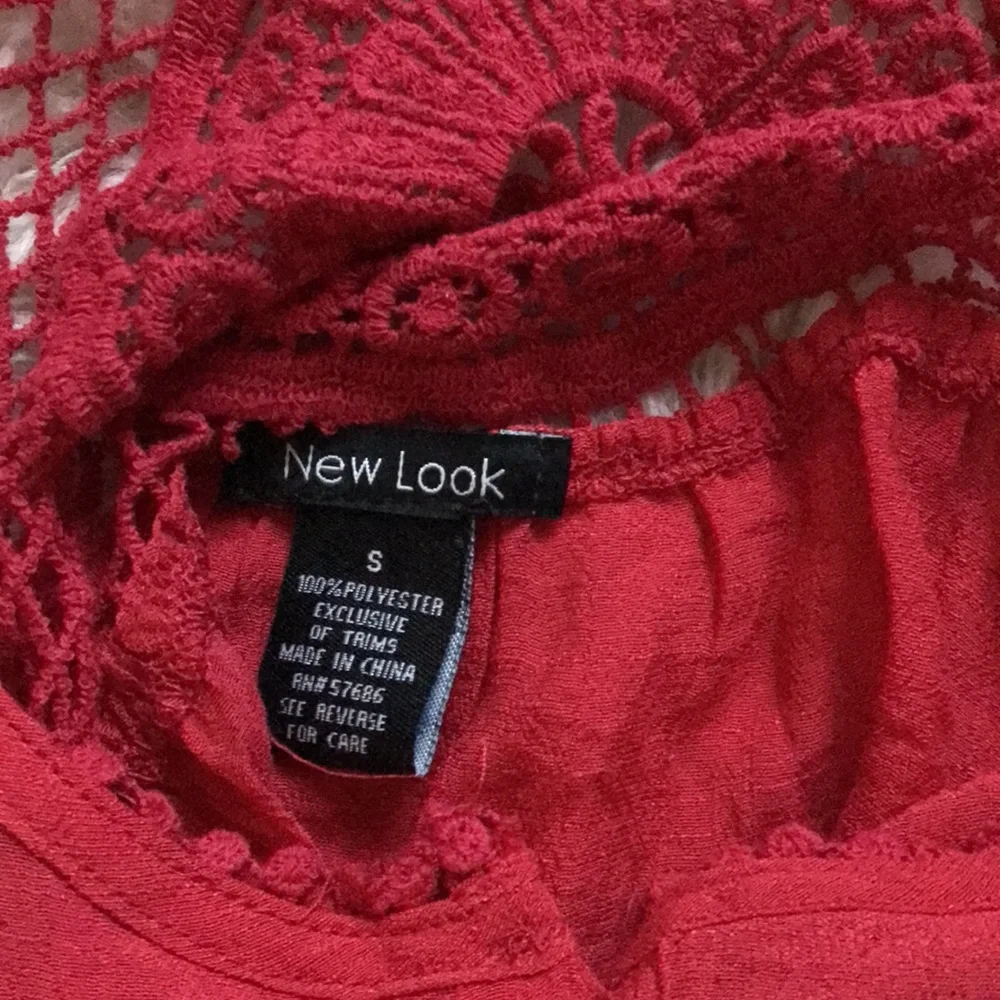 LACE RACERBACK BUTTON TANK - Picture 4 of 4